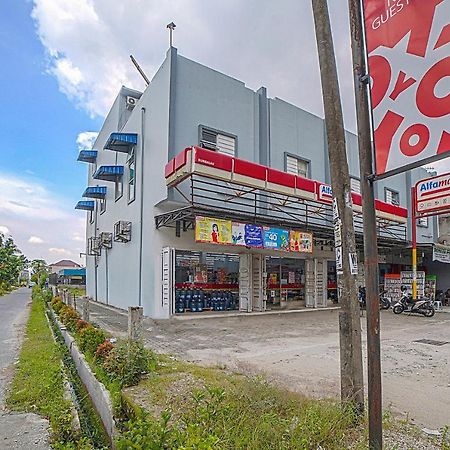 Oyo 90637 Rumah Ni Karo 메단 외부 사진